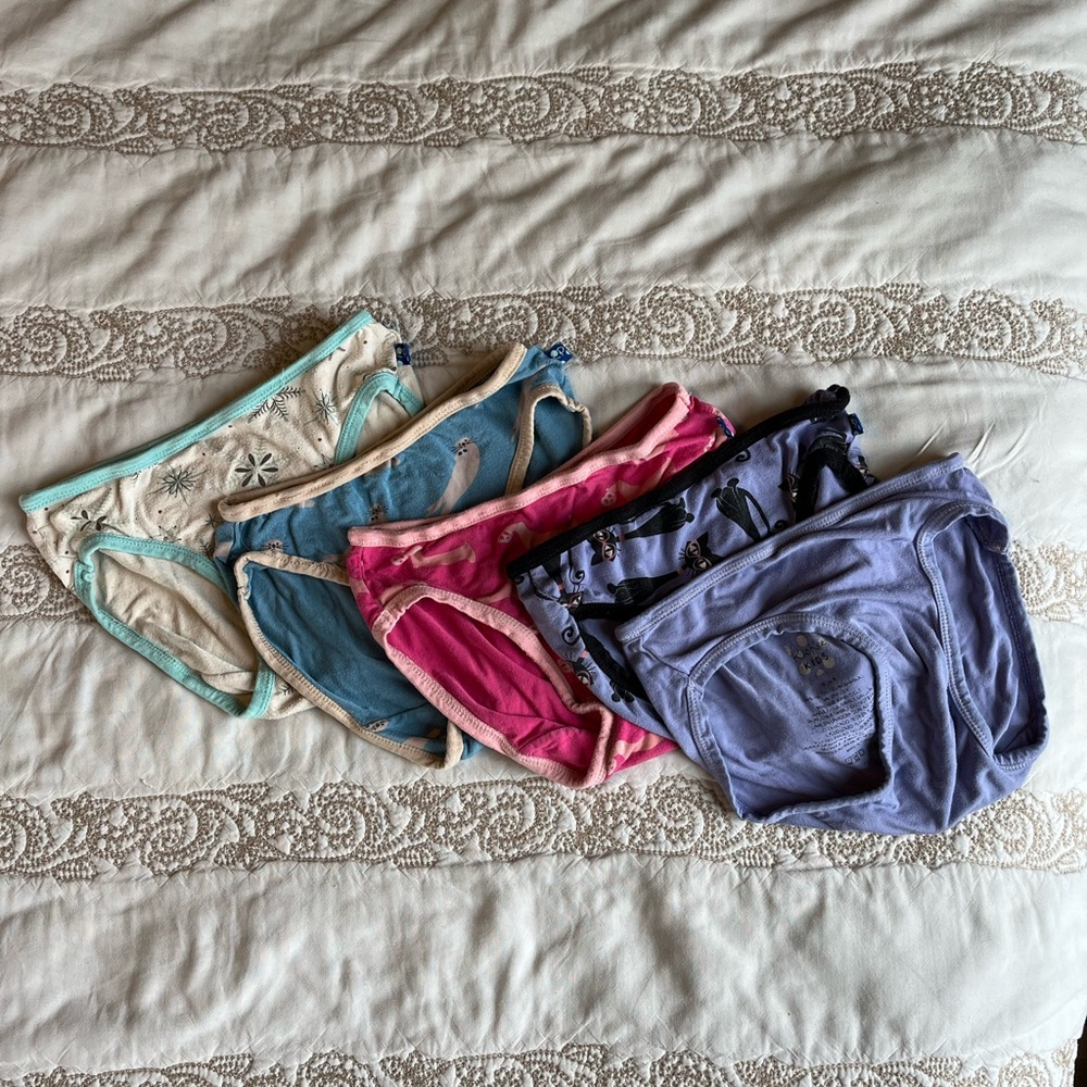 Bundle of 5 pair girls size small (6/8) Kickee Pants undies